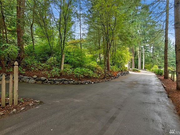 4th image of 826 Illahee Dr