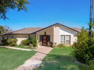 1005 Parlay Cir, Dallas, TX 75211
