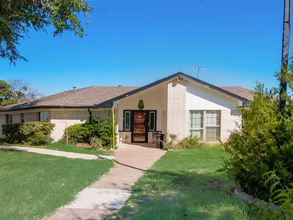1005 Parlay Cir, Dallas, TX 75211