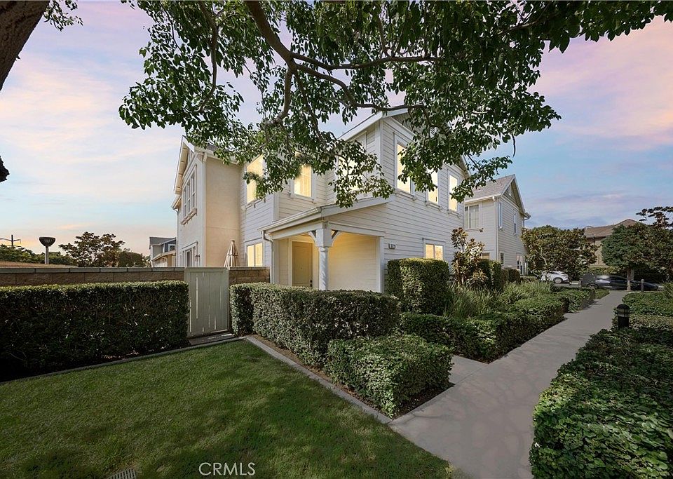 1st image of 3229 Larkspur St