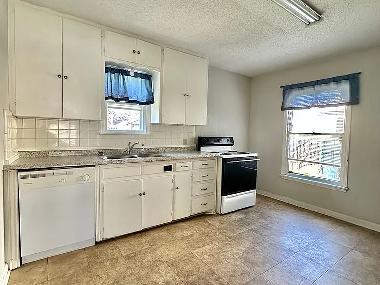 1521 Kenwood Dr — Photo 6