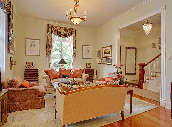 2nd image of 4724 Carondelet St