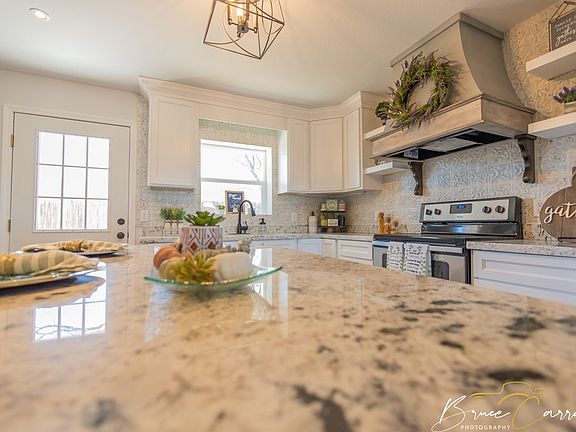 4th image of 1283 Yvonne Cir