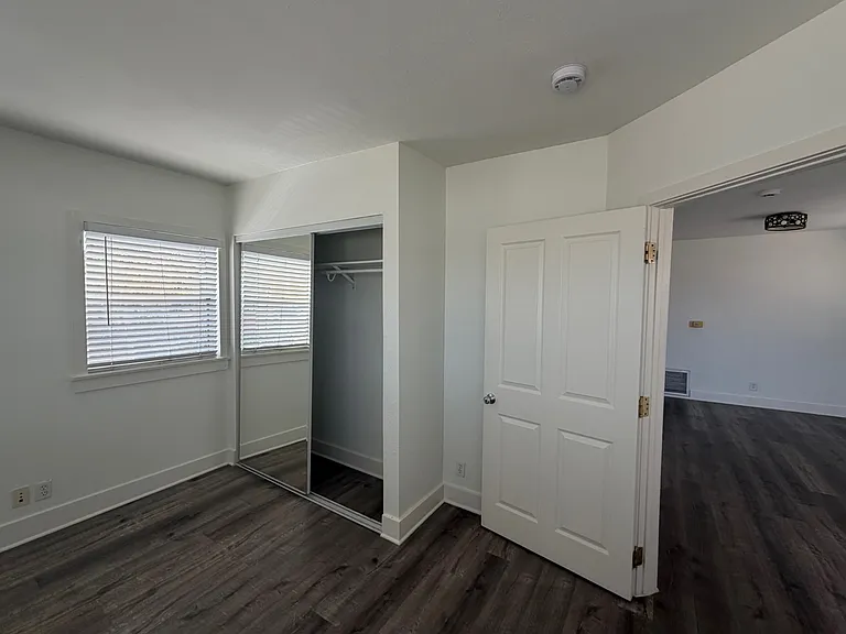 1137 S Cabrillo Ave — Photo 13