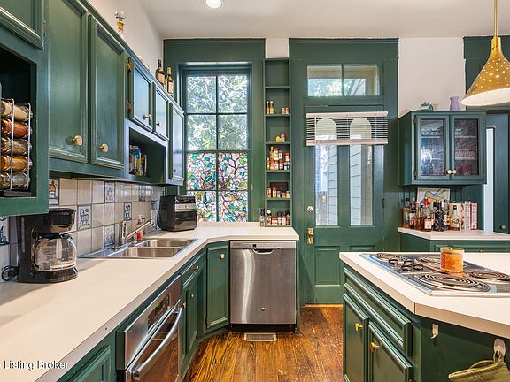 17th image of 1409 E Washington St