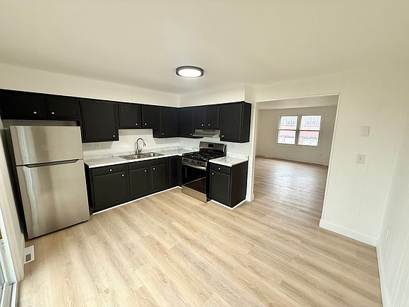 2nd image of 11 Hamilton Pl #3