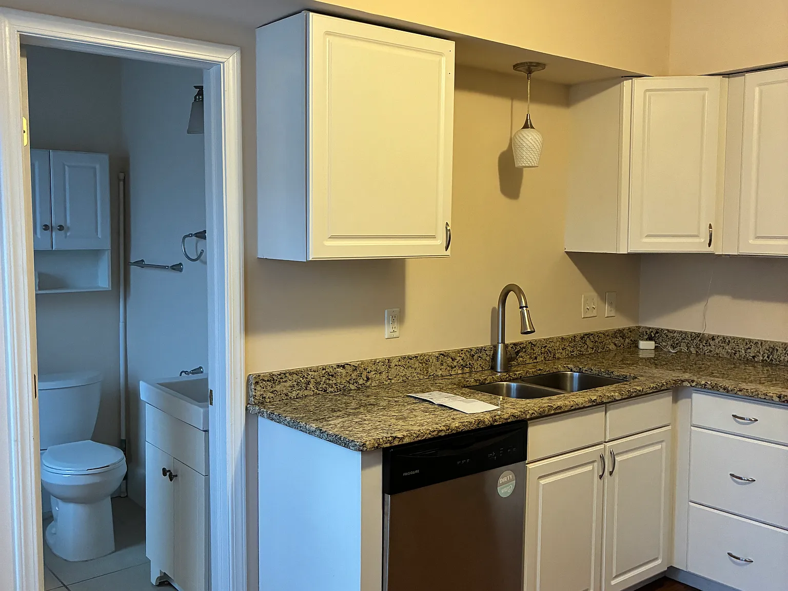 2 bed, 760 sqft, $1,675 — Photo 4