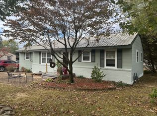 25 W Point Dr, Fayetteville, TN 37334