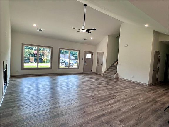 5th image of 936 Anna Marie Ln