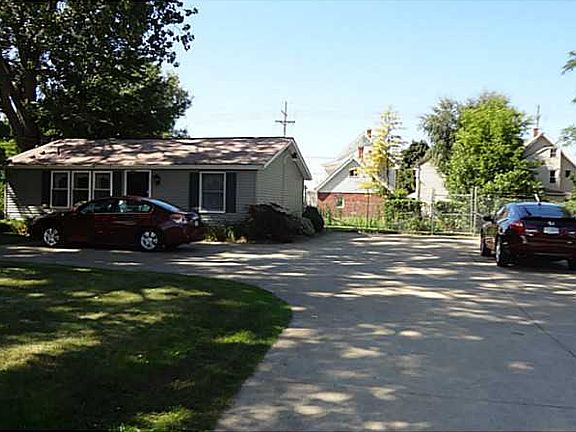 2nd image of 1320 E 11th St