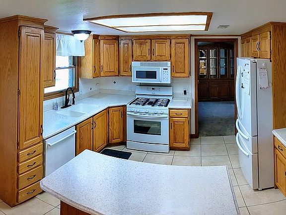 3rd image of 1806 W Lawrence Cir