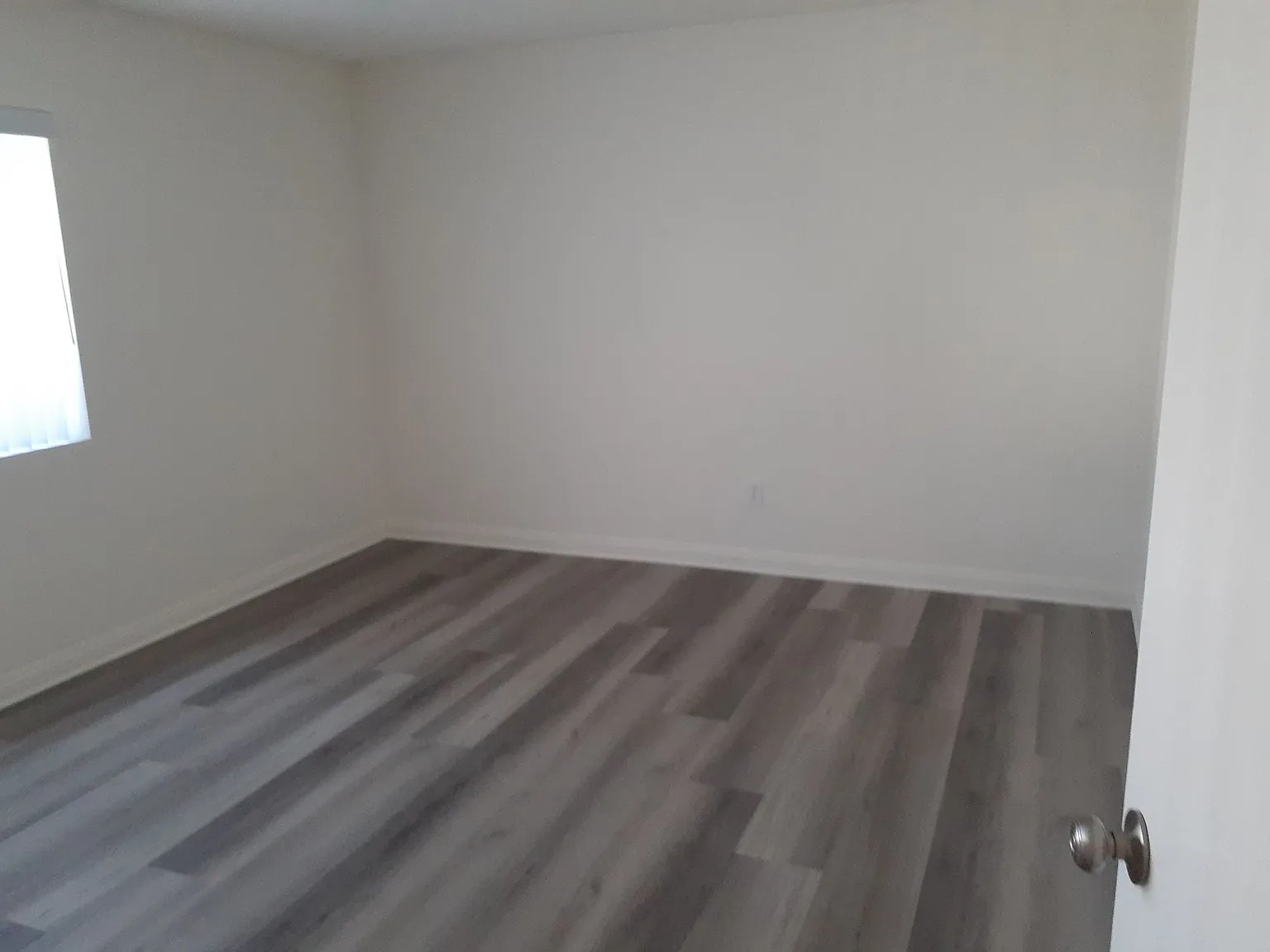 2 bedroom 1 bath for rent in Newport Beach — Photo 3