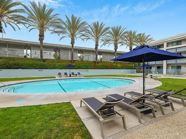 The Stuart at Sierra Madre Villa — Photo 35