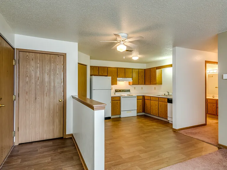 Summerfield Place Apartments — Photo 4
