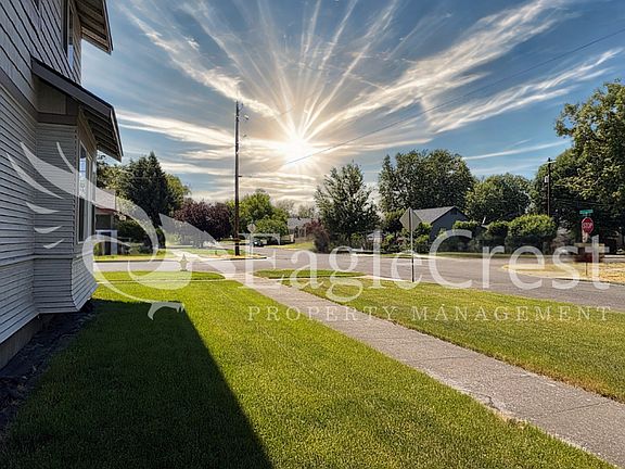 5th image of 216 N Park St