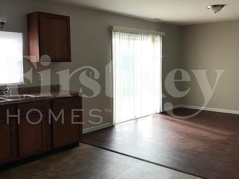 11205 Fall Dr — Photo 3
