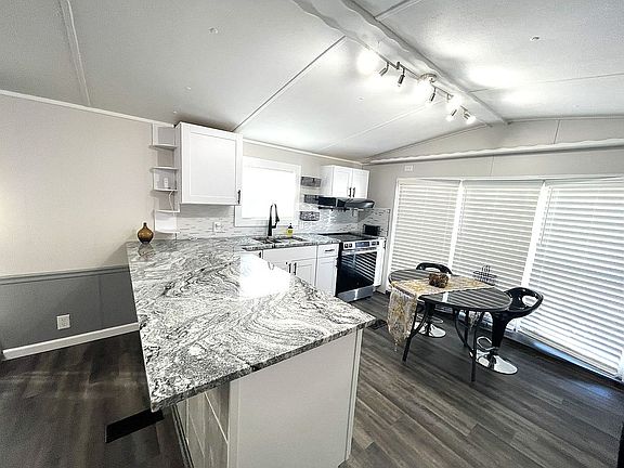 4th image of 307 Agate Cir