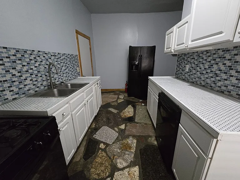 749 Morgan St — Photo 2