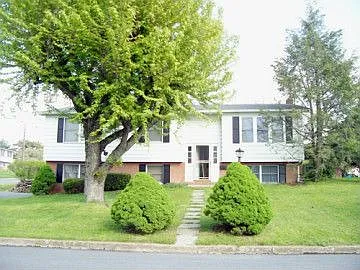 308 Reservoir Ave photo 1