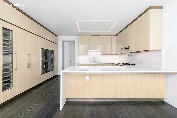 Rented by Sotheby's International Realty | media 37