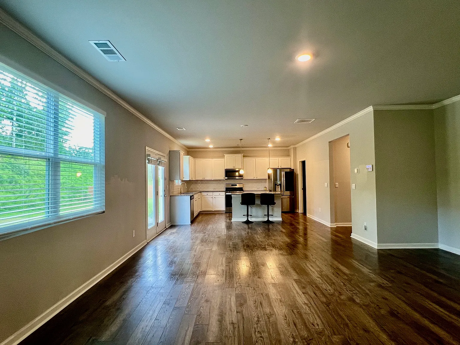 5 bed, 2788 sqft, $2,400 — Photo 3