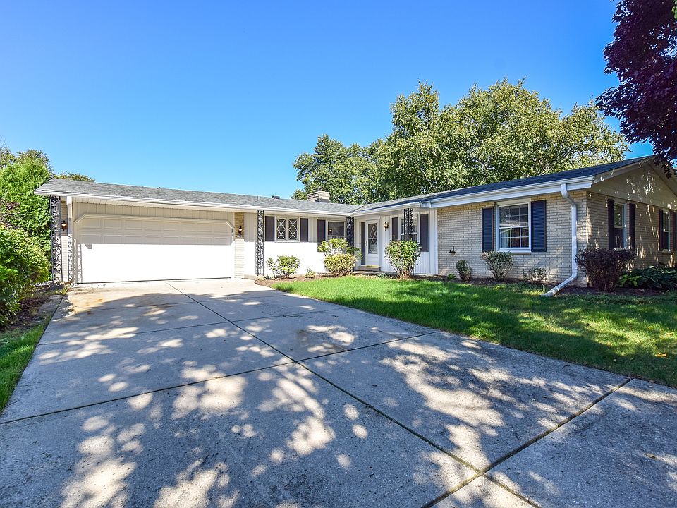 1st image of 1706 Holly Ln