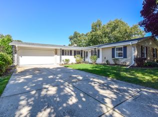 1706 Holly Ln, Grafton, WI 53024