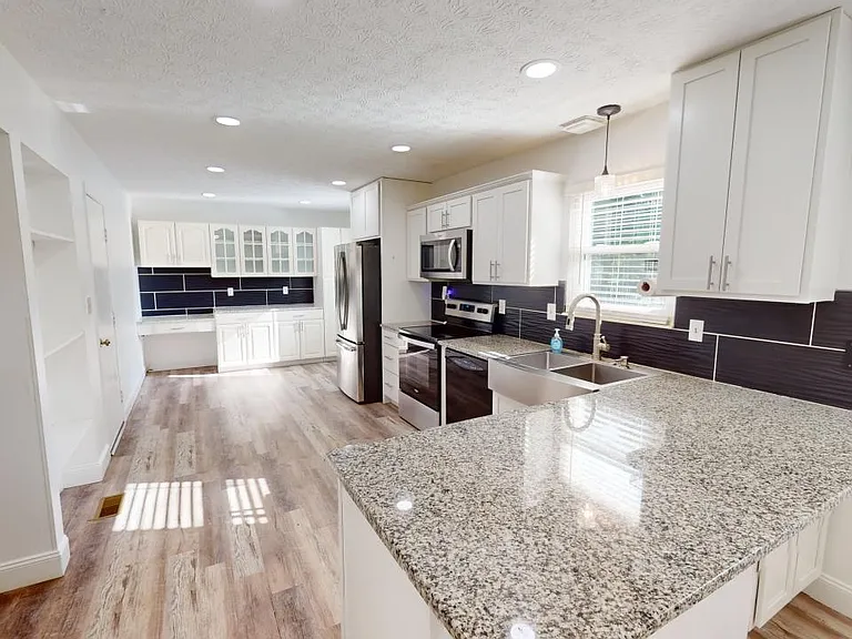 4911 McKenna Ct — Photo 3