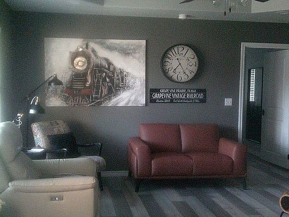 3rd image of 211 W Nelson St