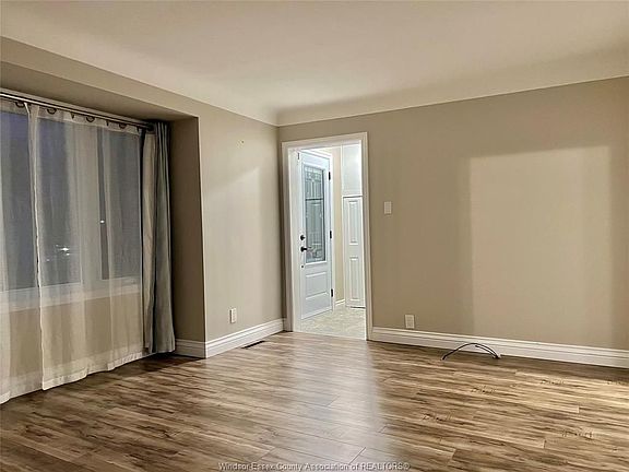 3rd image of 153 Turnhout Cres