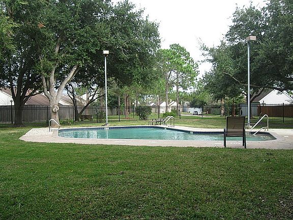 5th image of 16711 Holly Trail Dr