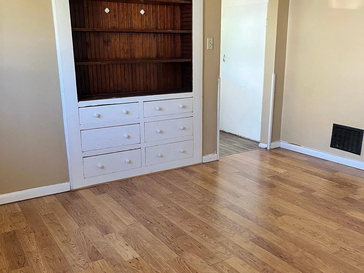 406 N Main St — Photo 4