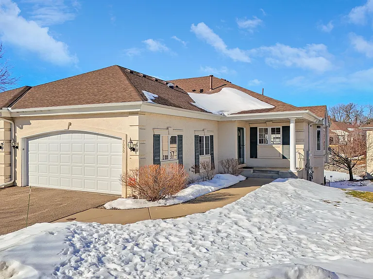 7950 Victoria Way — Photo 2