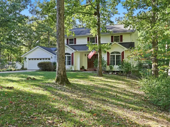 187 Oak Crest Dr, Tennessee Ridge, TN 37178