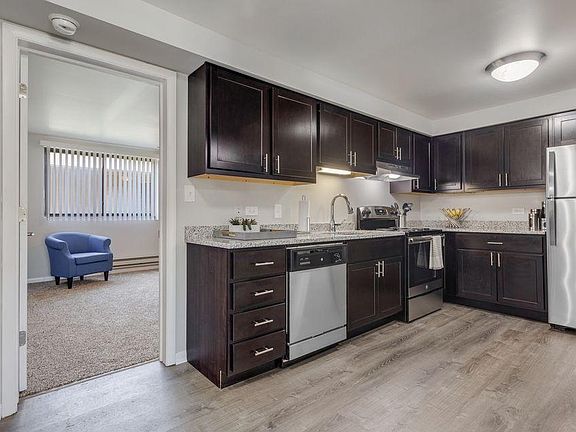 4th image of 622 W 39th Pl #2