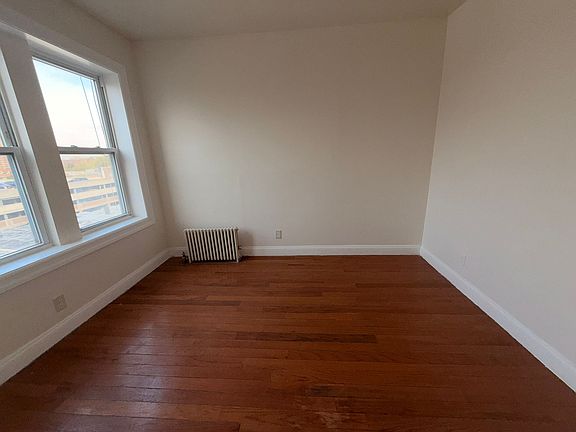 4th image of 222 51st St #23E