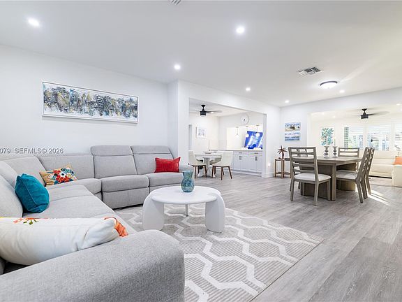 3rd image of 19600 Gulfstream Rd