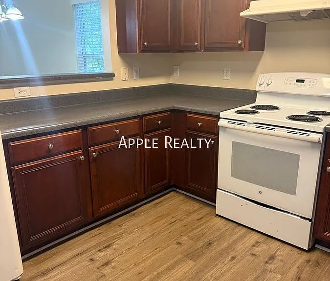 202 Allen St #B — Photo 10