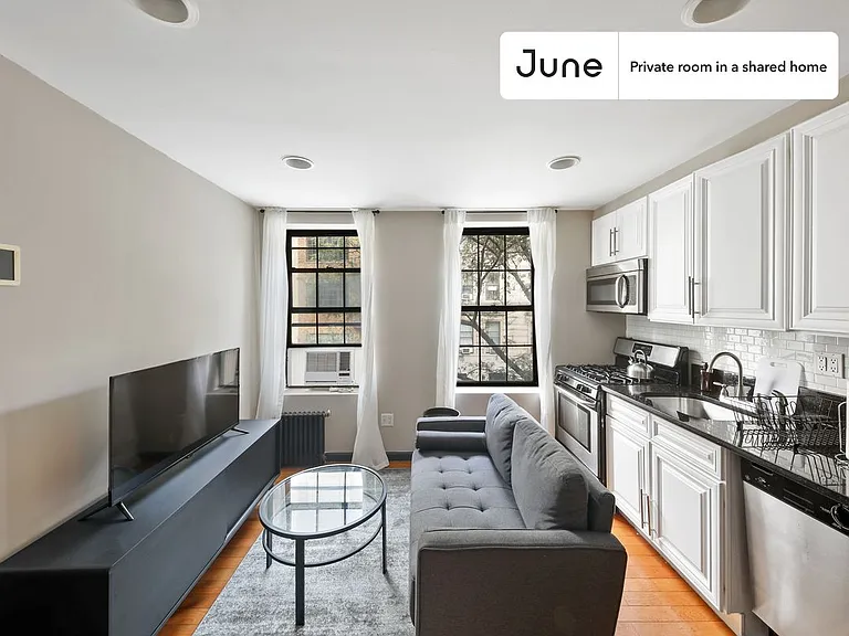 226 E 7th St #B — Photo 6