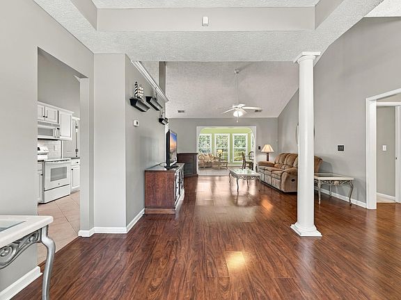 5th image of 529 Oakmont Dr.