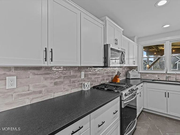 51 3rd Ave #B — Photo 9