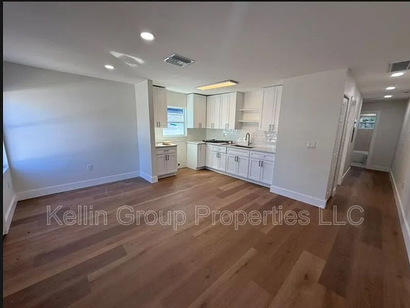 2 bed, 1.0 bath, 885 sqft, $1,850 — Photo 2
