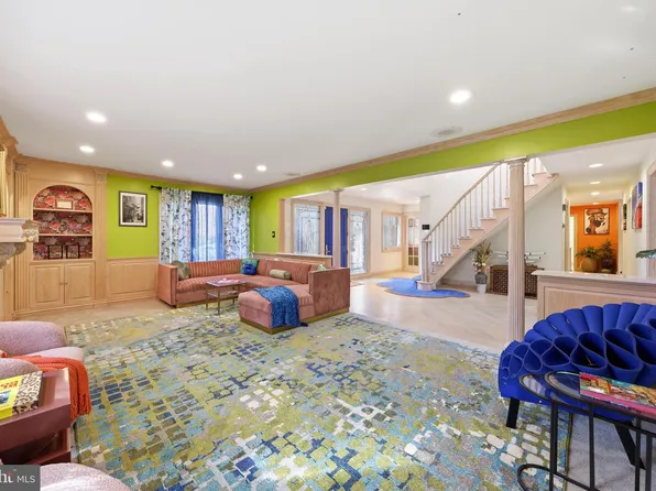 1 Windsor Dr, Voorhees, NJ 08043