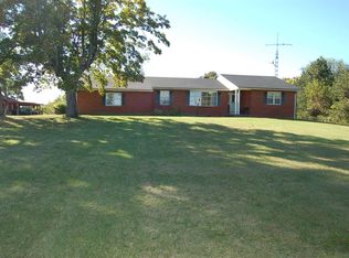 7368 Camp Grove Rd SE, Washington court house, OH 43160