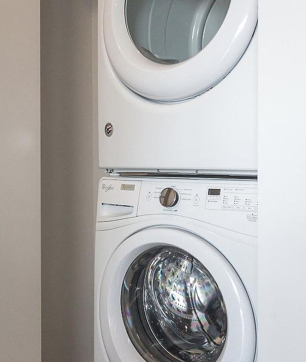1st image of 3931 N Clarendon Ave #503