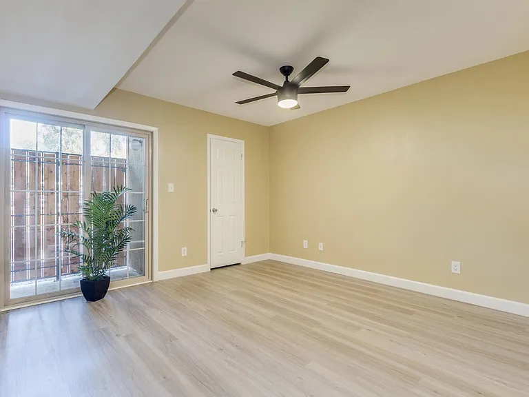 918 S Melody Ln — Photo 11