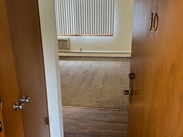 Lakeshore North Apartments — Photo 11