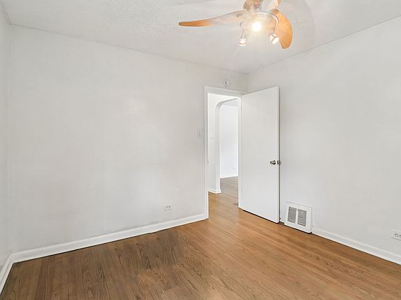4th image of 1107 W 101st St