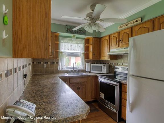 5th image of 78 Belhaven Ct #B
