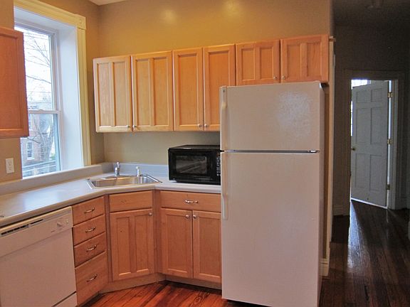 4th image of 4214 Dewey Ave #A